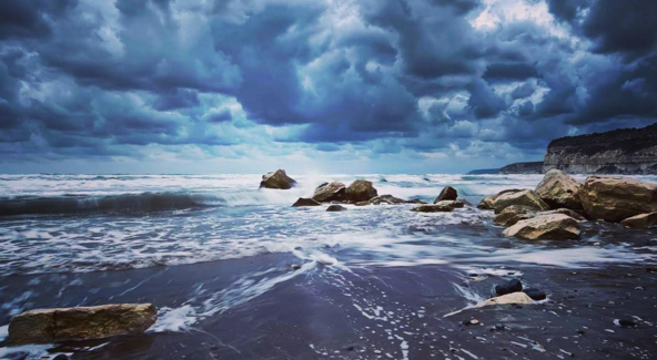 Море на Кипре зимой