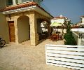 Купить виллу на Кипре с бассейном, садом и камином